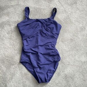 Lands’ End one piece swimsuit size 10 DDD
Underwire,  purple.